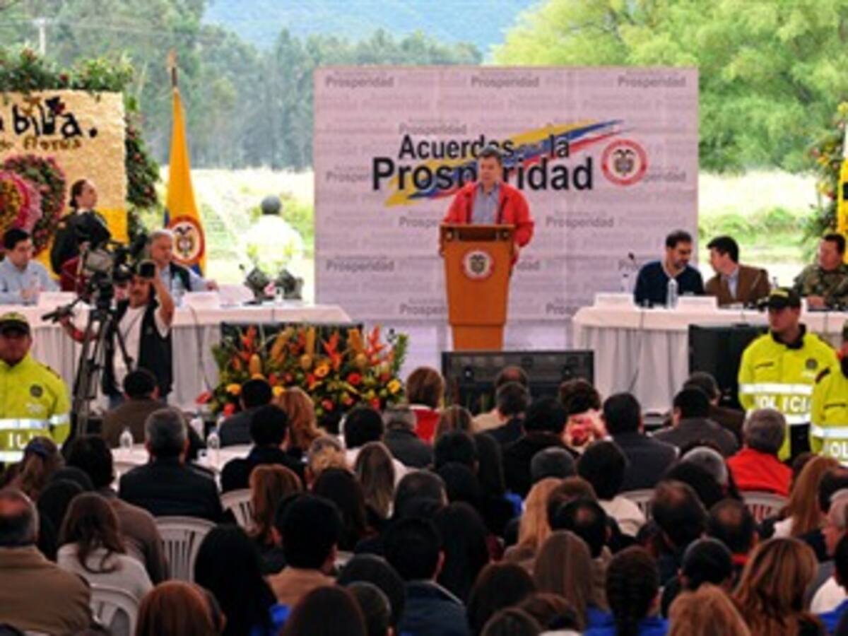 El funcionario que quiera discrepar en público, que lo haga por fuera del Gobierno: Santos