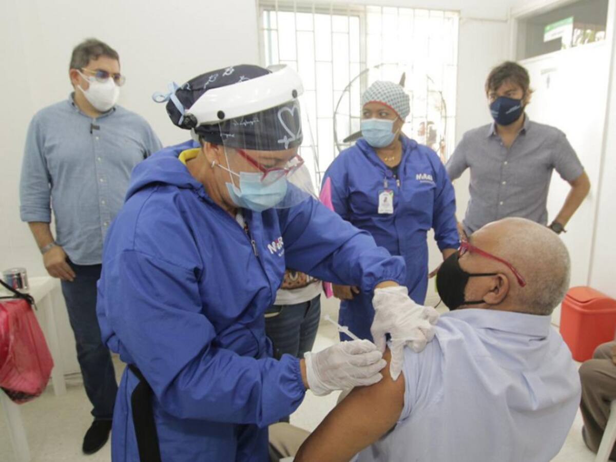 Barranquilla prevé habilitar más puntos para vacunación masiva