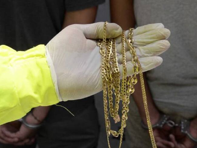 Delincuentes intimidaron a empleados de joyería con fotos de familia