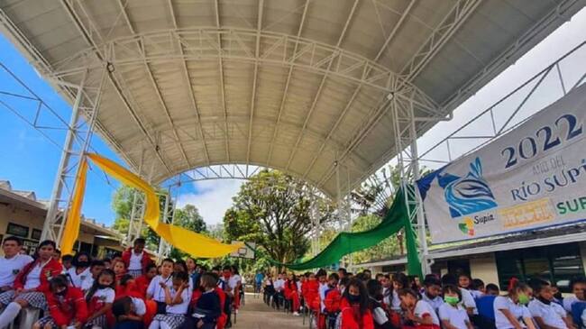 Entregaron capota de un colegio en Supía, Caldas. Crédito: Alcadía de Supía, Caldas.