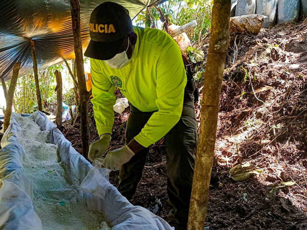 Destruyen laboratorio del Clan del Golfo que producía 1.5 toneladas de cocaína al mes en Don Matías