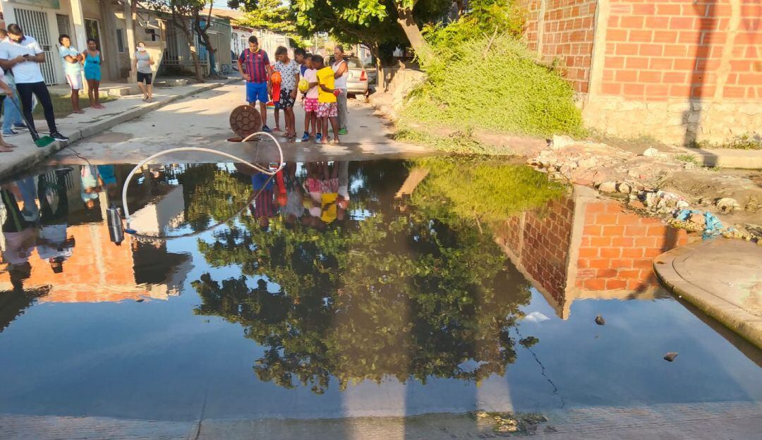 Agua estancada en corregimiento La Playa