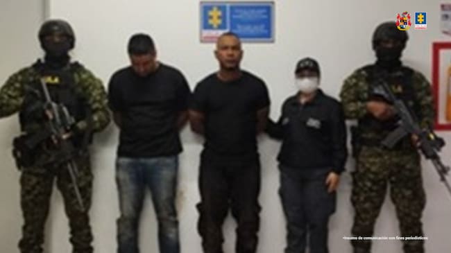 Dos de los capturados por presunto secuestro, el terce implicado se encuentra hospitalizado. Crédito: Fiscalía General de la Nación.