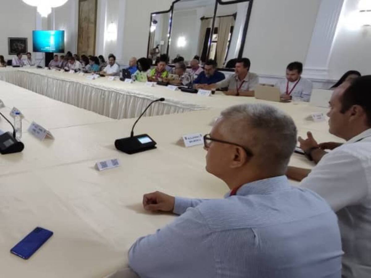 ¿Qué temas se están abordando en el cuarto ciclo de conversaciones entre Gobierno y ELN?