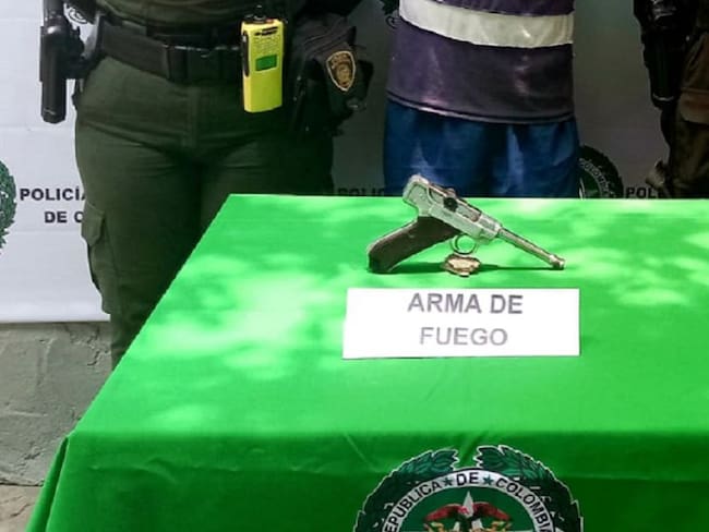 En el 2018, la Policía también decomisó otra pistola de similares características a dos presuntos delincuentes de la capital de Bolívar