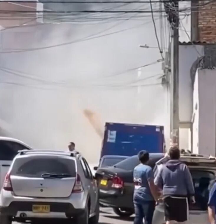 Incineran vehículo de empresa de gaseosas en Pamplona. / Foto: Cortesía.