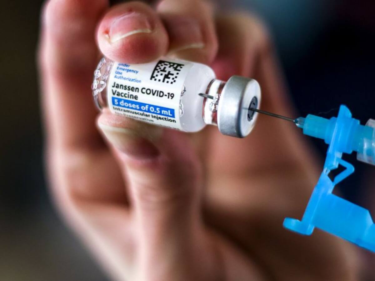 Vacuna J&J reduciría riesgo de hospitalización por ómicron en un 85%