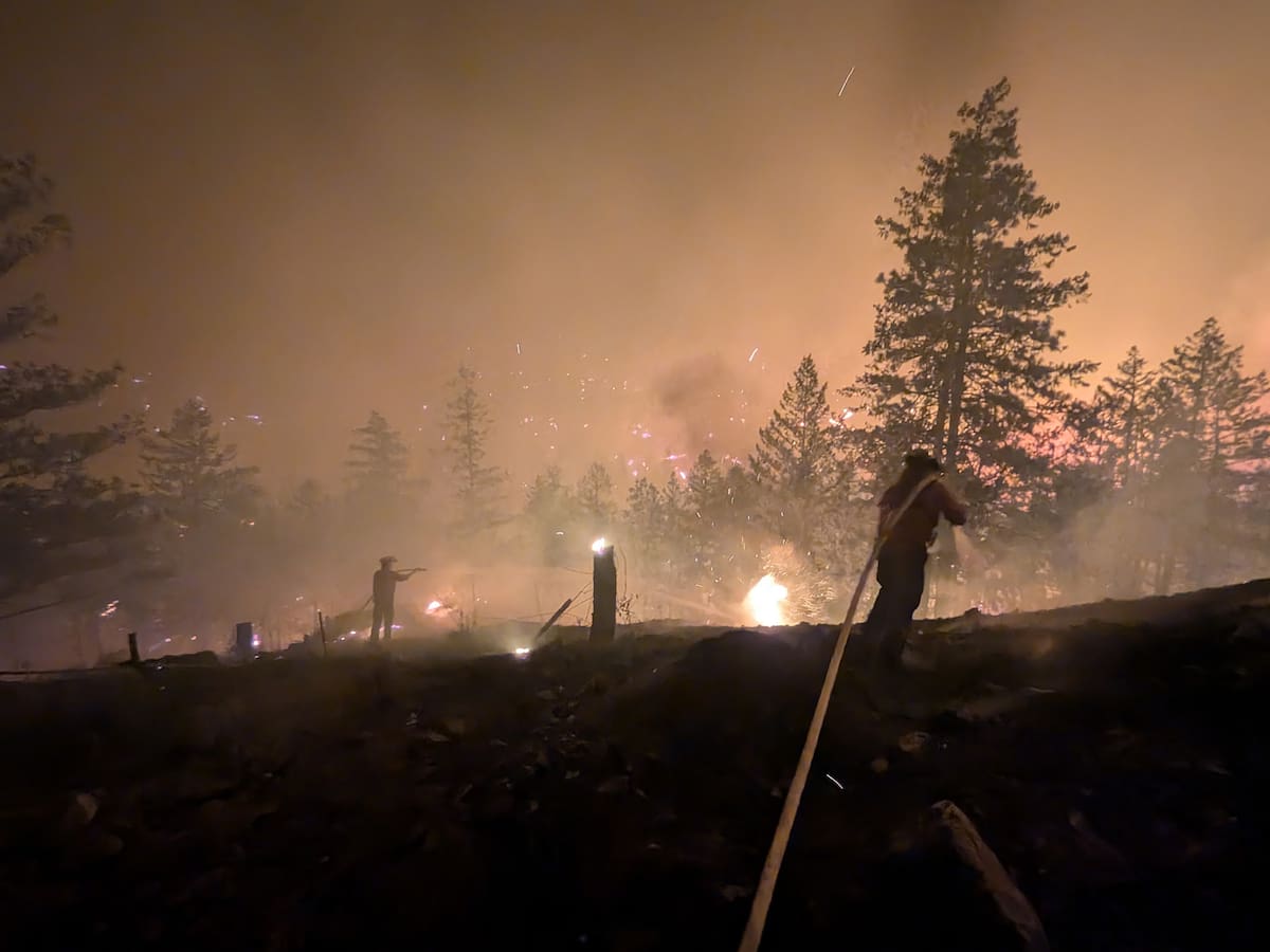 Incendio forestal obliga a evacuar a más de 20.000 personas en el oeste de Canadá