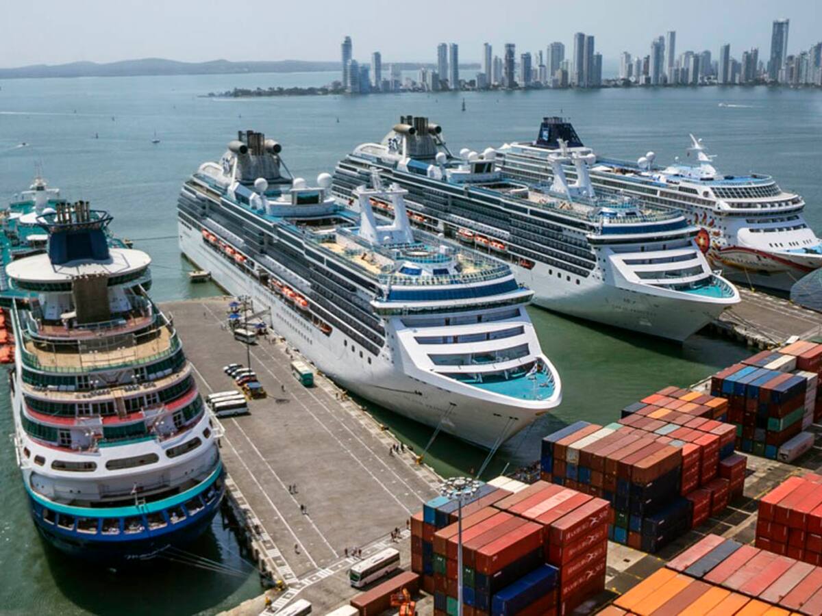 Cuatro cruceros con más de 8.000 turistas llegaron a Cartagena