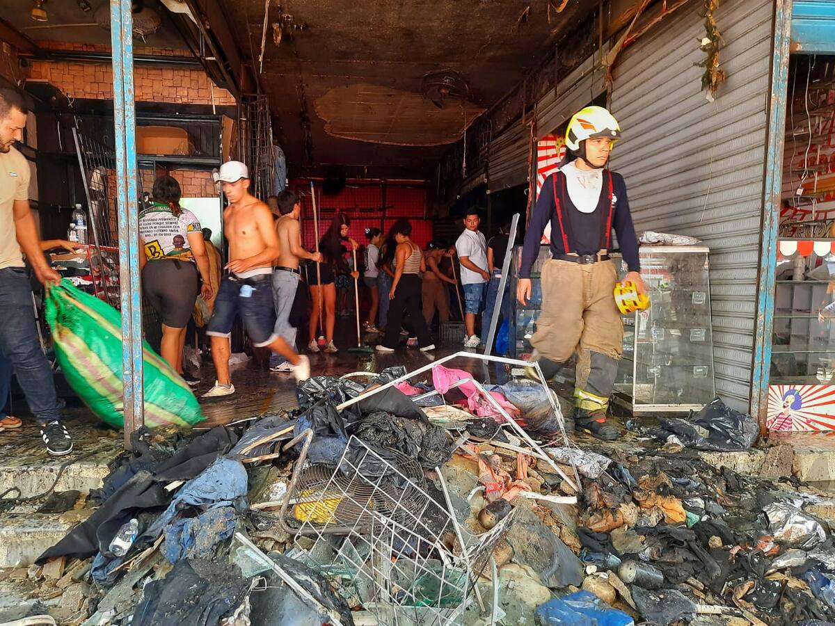 Incendio en el centro de Bucaramanga deja a comerciantes afectados con pérdidas millonarias
