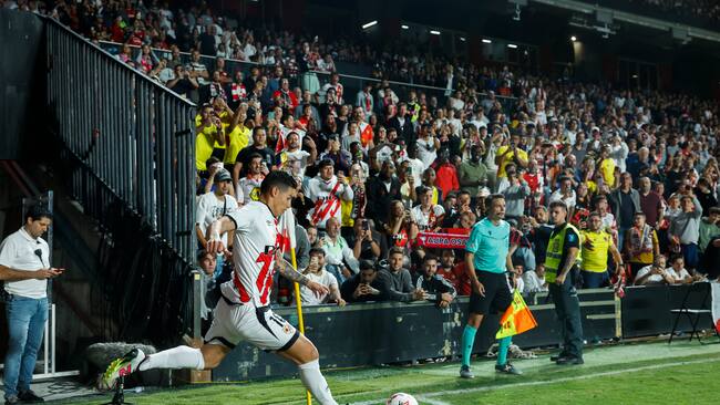 MADRID, 16/09/2024.- El centrocampista colombiano del Rayo Vallecano James Rodríguez durante el partido de la quinta jornada de LaLiga que Rayo Vallecano y Osasuna disputan este lunes en el estadio de Vallecas. EFE/Juanjo Martín