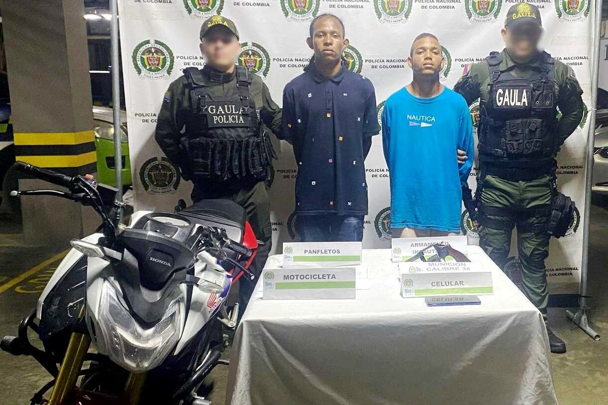Capturados dos presuntos extorsionistas con arma de fuego y panfletos amenazantes en Cartagena