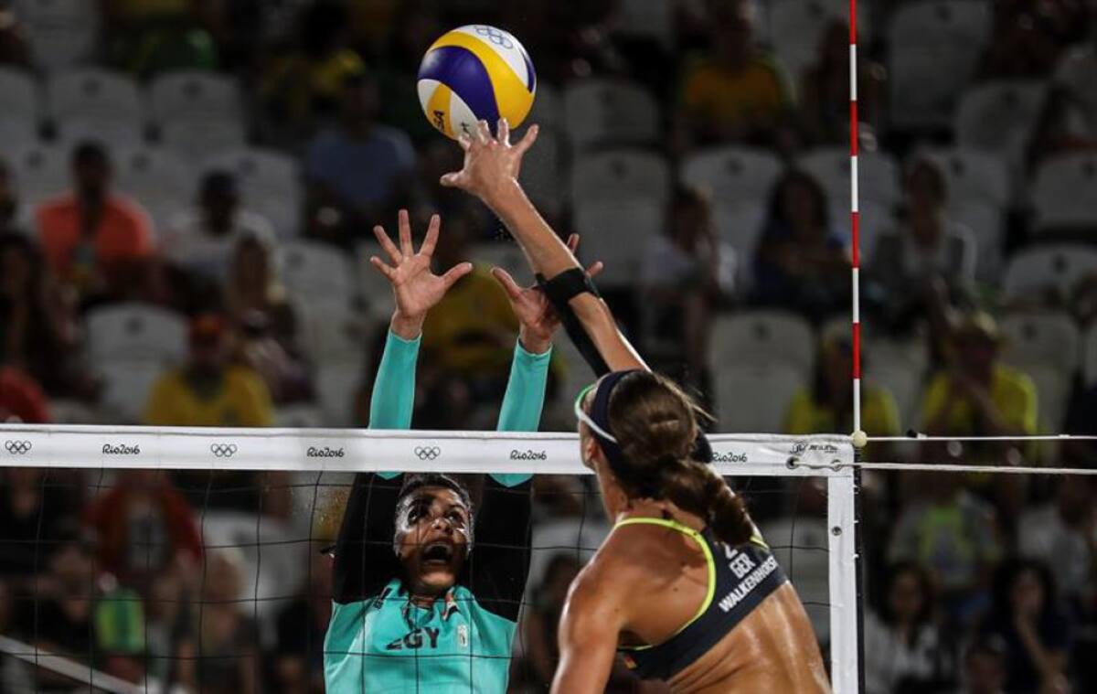 La imagen del partido del domingo resumió los contrastes culturales propios de las Olimpiadas, lo que llamó la atención de los usuarios en redes.