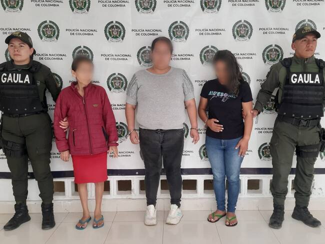 Las tres mujeres capturadas conocidas como 'Yuri', 'Gladis' y 'Mareya', fueron presentadas antes las autoridades competentes por los delitos de concierto para delinquir con fines de extorsión.