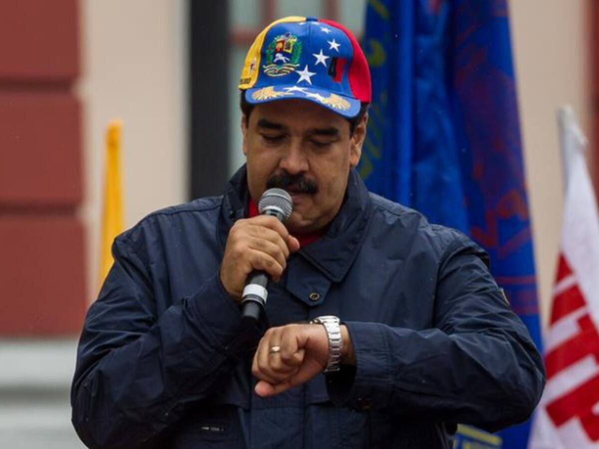 Oposición venezolana entregó la firmas para pedir revocatorio contra Maduro