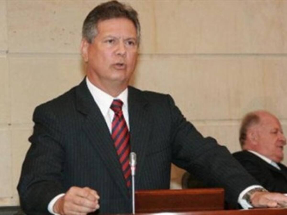 “No es necesario hacer presencia física en las plenarias”: senador De la Espriella