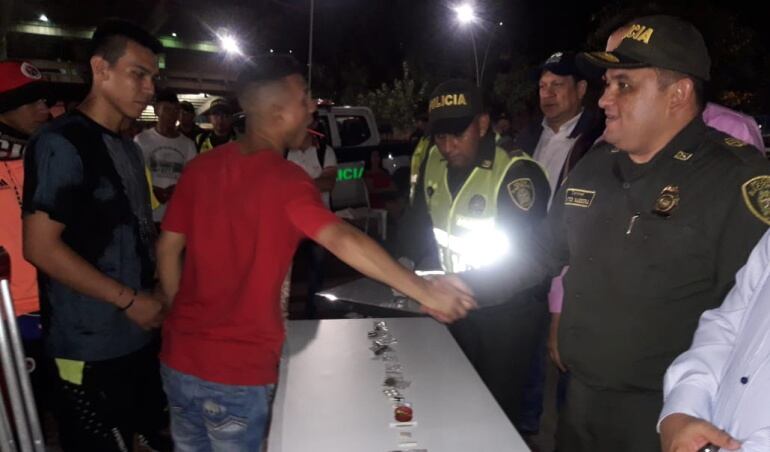 Entrega de las dosis de estupefacientes por parte de la banda del indio del Cúcuta Deportivo