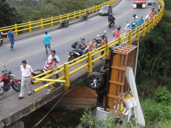 Accidente en vías de Risaralda deja dos personas heridas