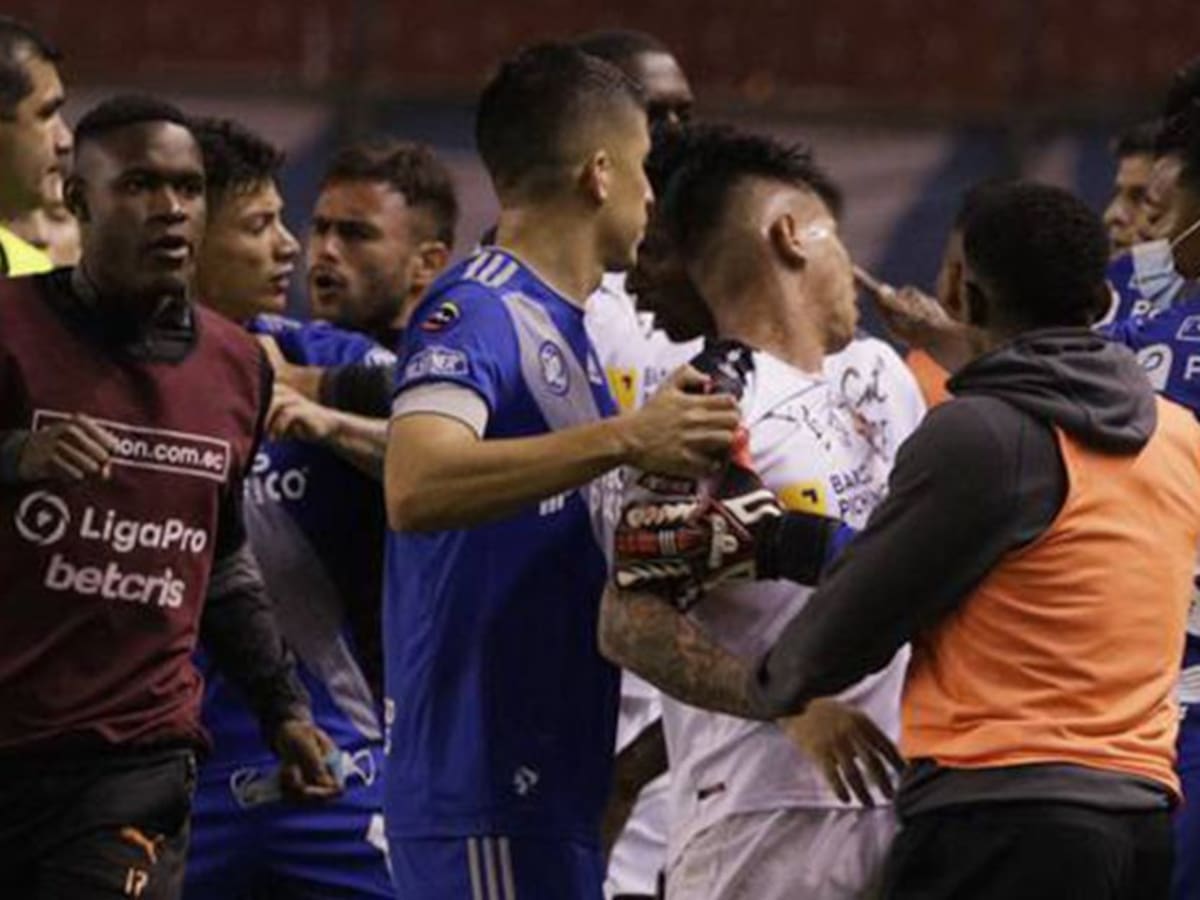 Jugadores que podrían enfrentar a Colombia protagonizaron una pelea