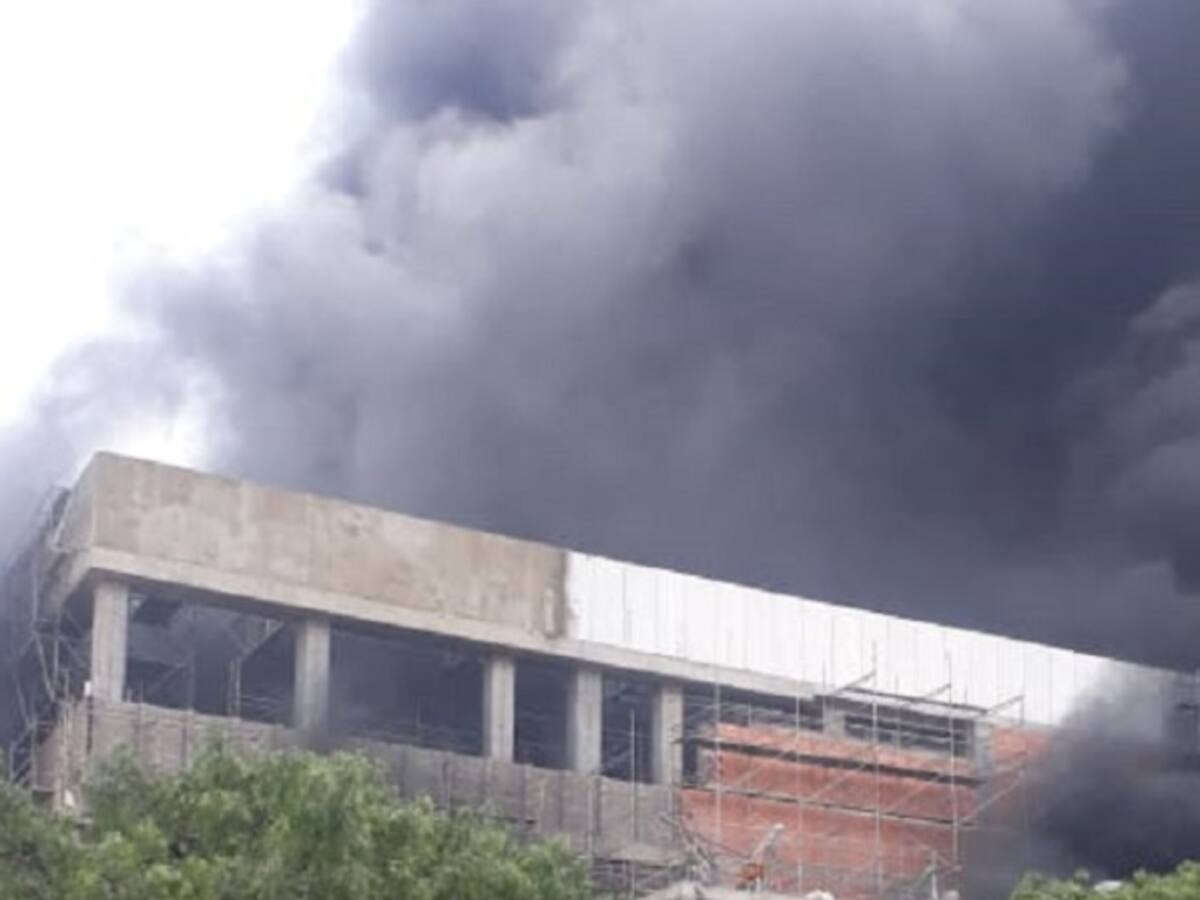 Reportan fuerte incendio en la Avenida Boyacá en Bogotá