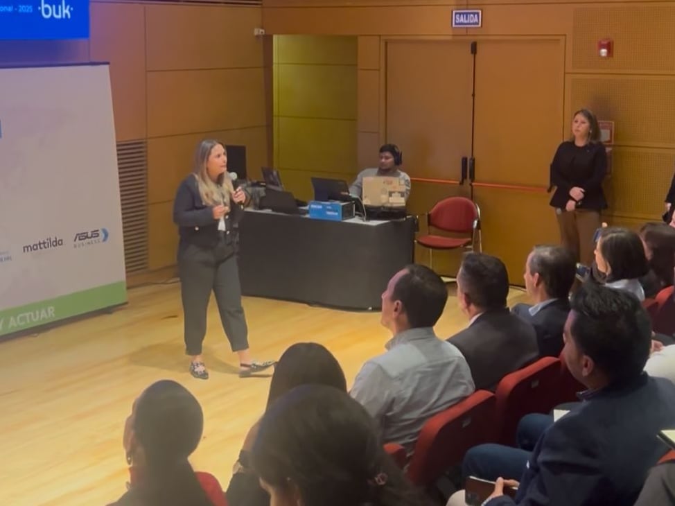 El reto actual de las instituciones no es solo retener al estudiante, sino evolucionar a la misma velocidad que sus intereses para evitar que el sistema educativo se vuelva irrelevante frente a los nuevos modelos de aprendizaje. | Foto: Sara Medellín