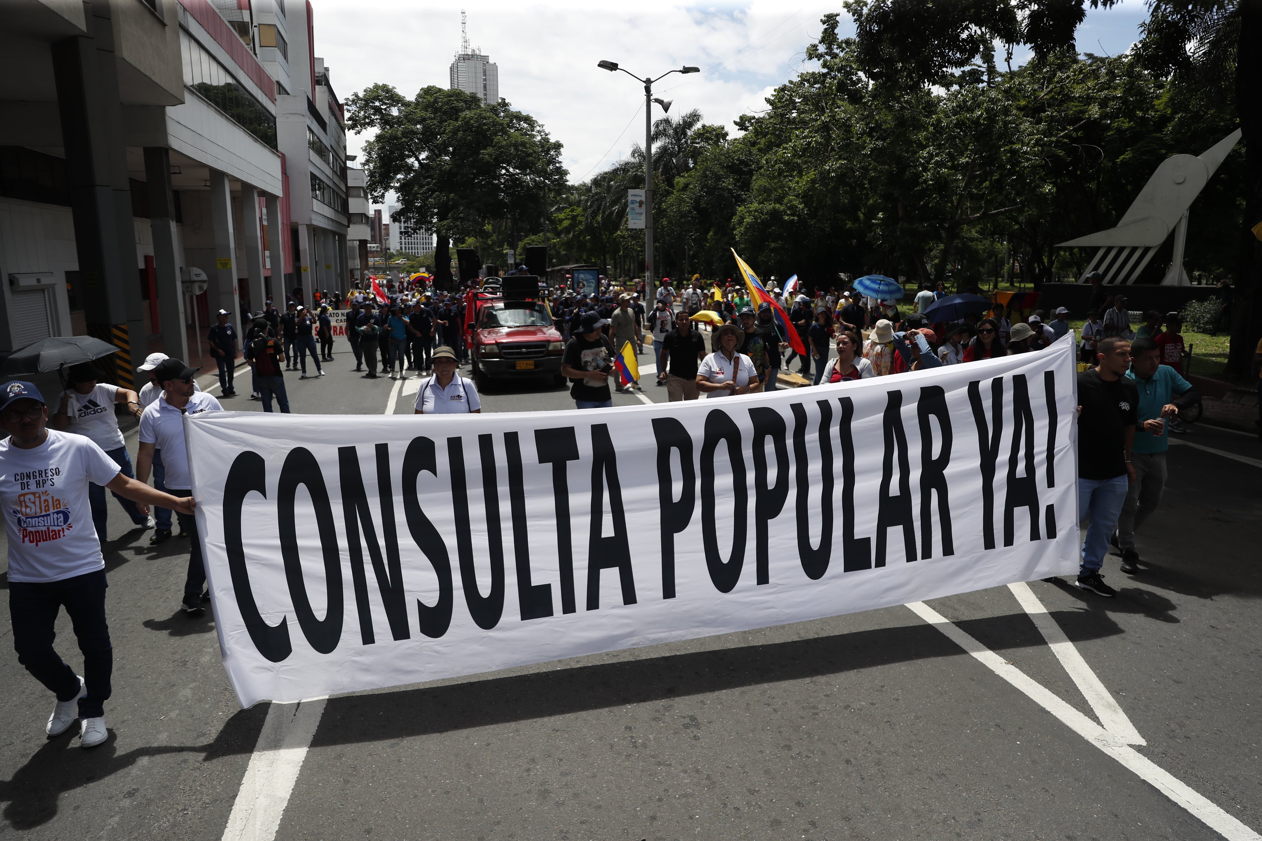 Imagen de referencia de marcha en apoyo a la consulta popular. EFE/ Ernesto Guzmán