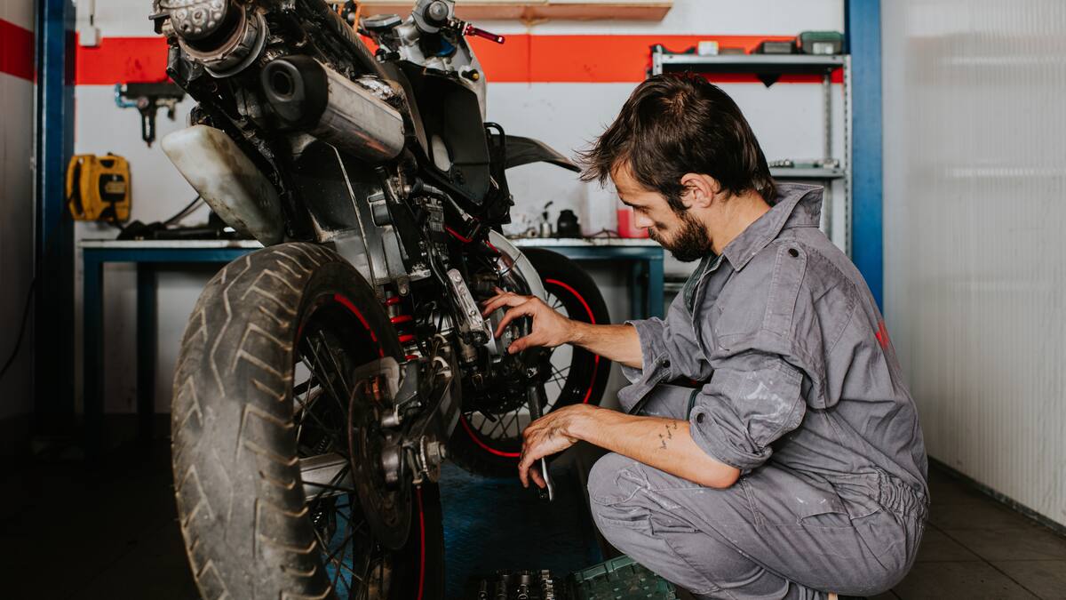En cuánto quedó la tecnomecánica para motos en 2026: Valor según antigüedad ¿Incluye IVA? Explicamos