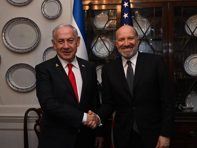 WASHINGTON, 07/04/2025.- El primer ministro israelí, Benjamín Netanyahu (i), comenzó su visita a Estados Unidos, donde tiene previsto reunirse con Donald Trump, con una reunión con el secretario de Comercio, Howard Lutnick (d), en el marco de la subida global de aranceles que, en el caso de Israel, llegan al 17 %. EFE/ Gobierno israelí // SOLO USO EDITORIAL/SOLO DISPONIBLE PARA ILUSTRAR LA NOTICIA QUE ACOMPAÑA (CRÉDITO OBLIGATORIO)