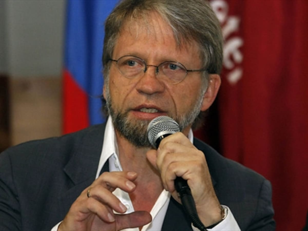 Gobierno levanta cláusulas de confidencialidad en contrato de Mockus