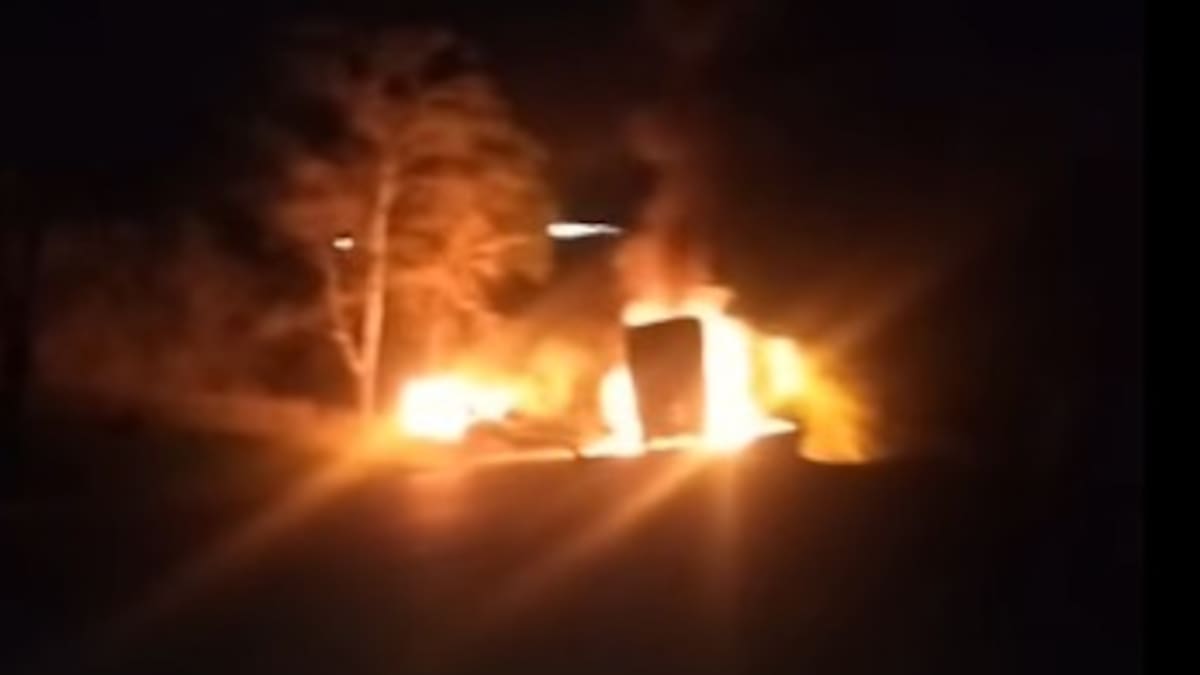 Queman varios vehículos en la vía al mar, a la altura del municipio de Dagua