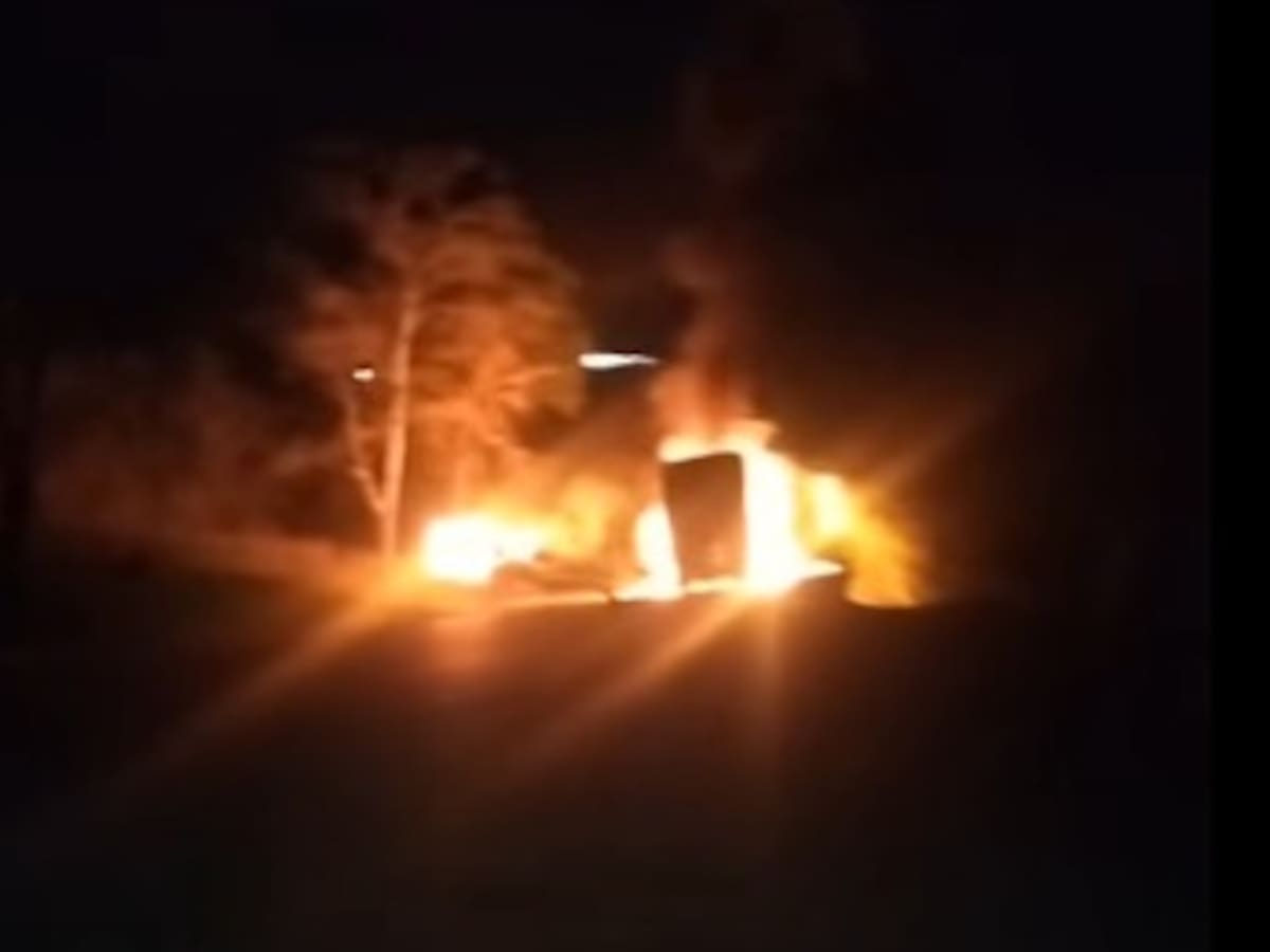 Queman varios vehículos en la vía al mar, a la altura del municipio de Dagua