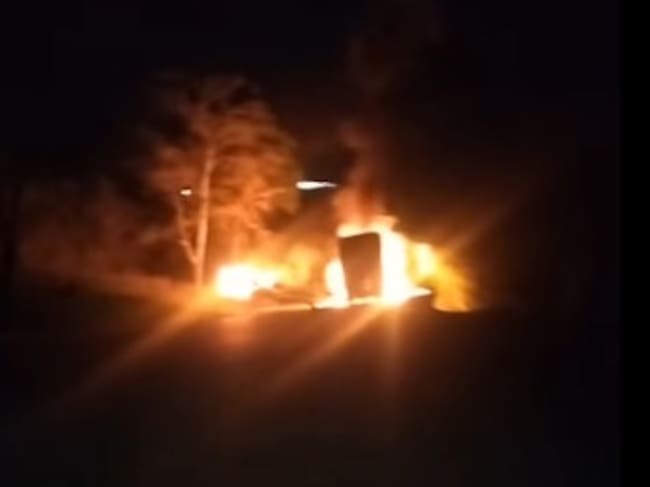 Los automotores fueron incinerados en la noche de este lunes 27 de abril.