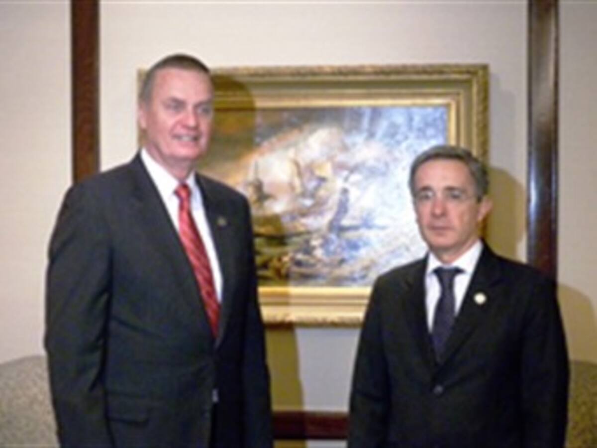 Gobierno de EEUU destaca la actitud del presidente Uribe tras la caída del referendo reeleccionista