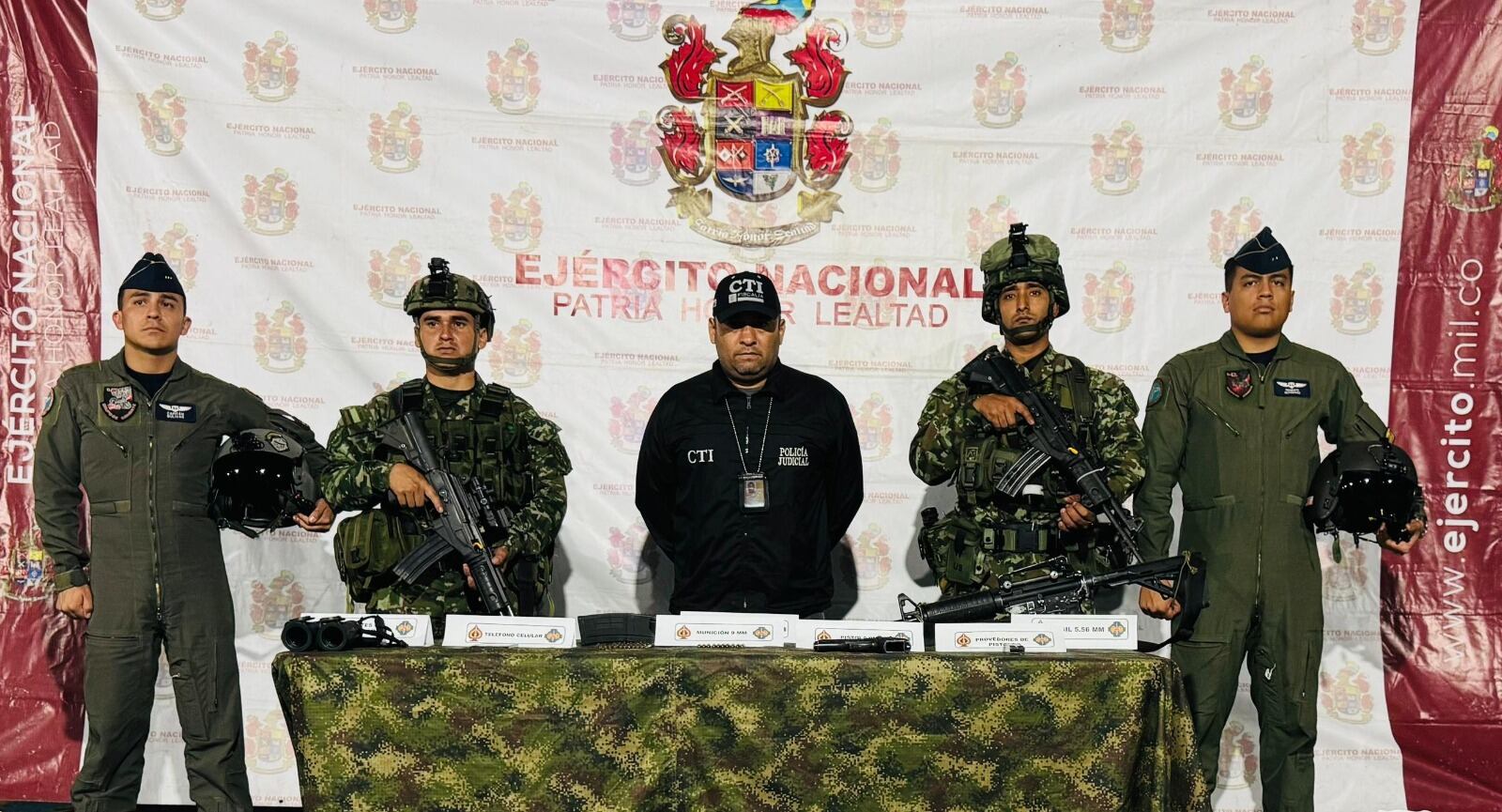 Incautados un fusil M16 calibre 5.56 mm, una pistola 9 mm. Foto Novena Brigada.