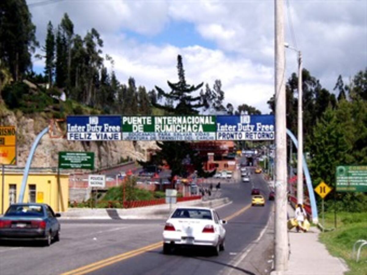 Ecuador insiste en 'exigir' a Colombia una presencia estable en la frontera