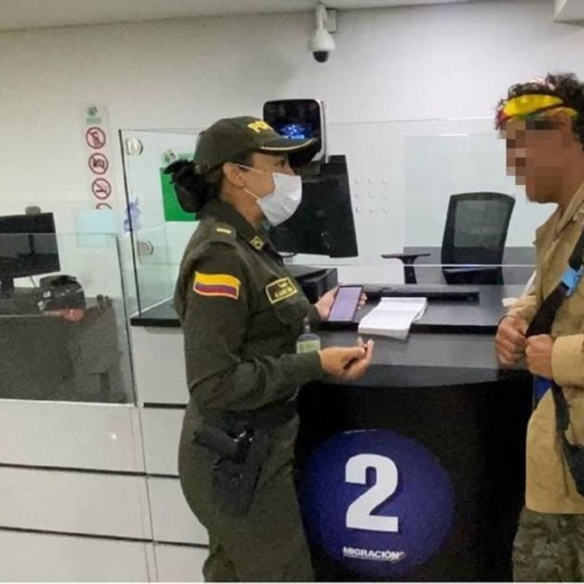 Pasajero que discutió con tripulación de avión deberá pagar comparendo