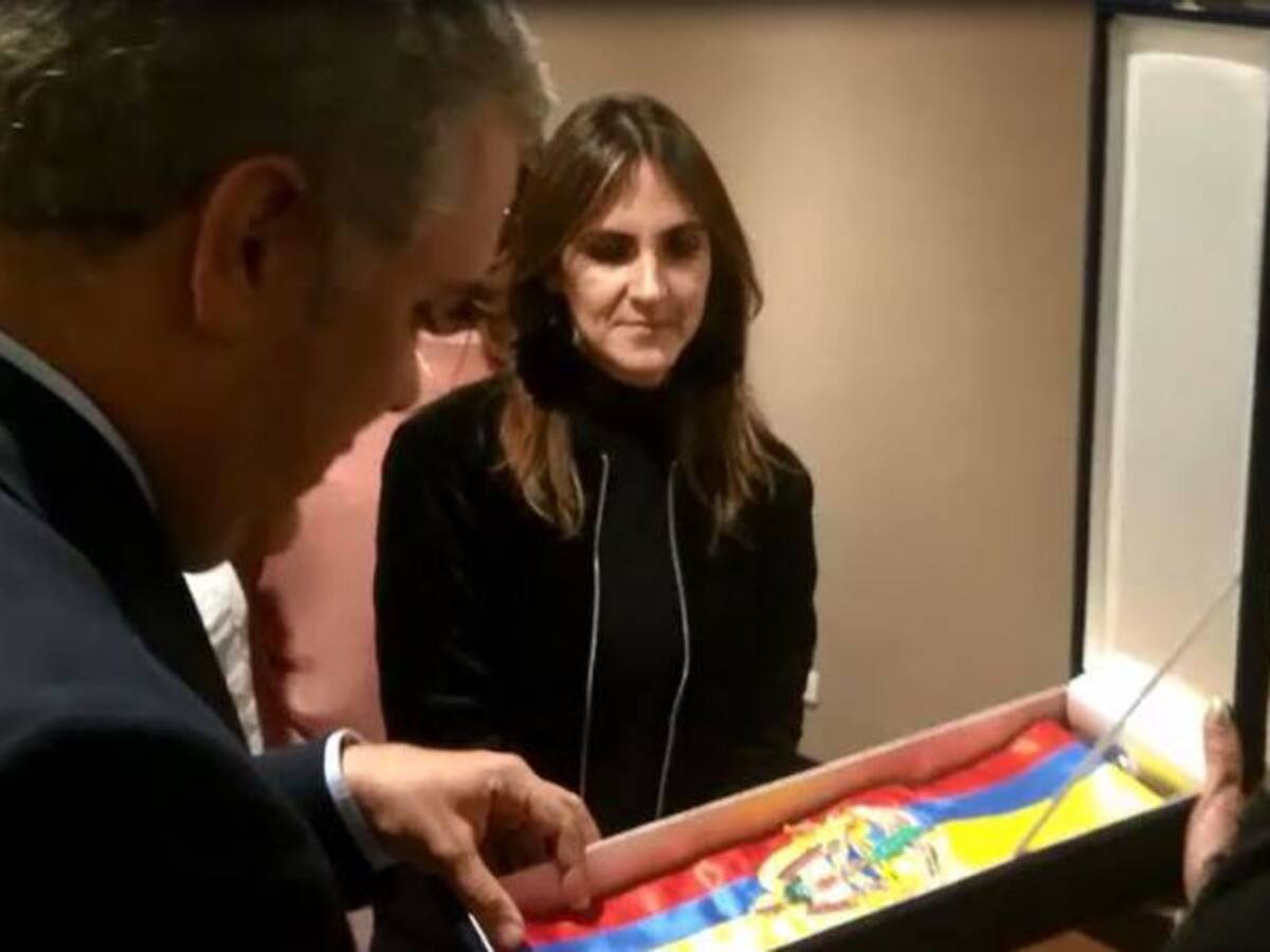 Iván Duque ya se midió la banda presidencial