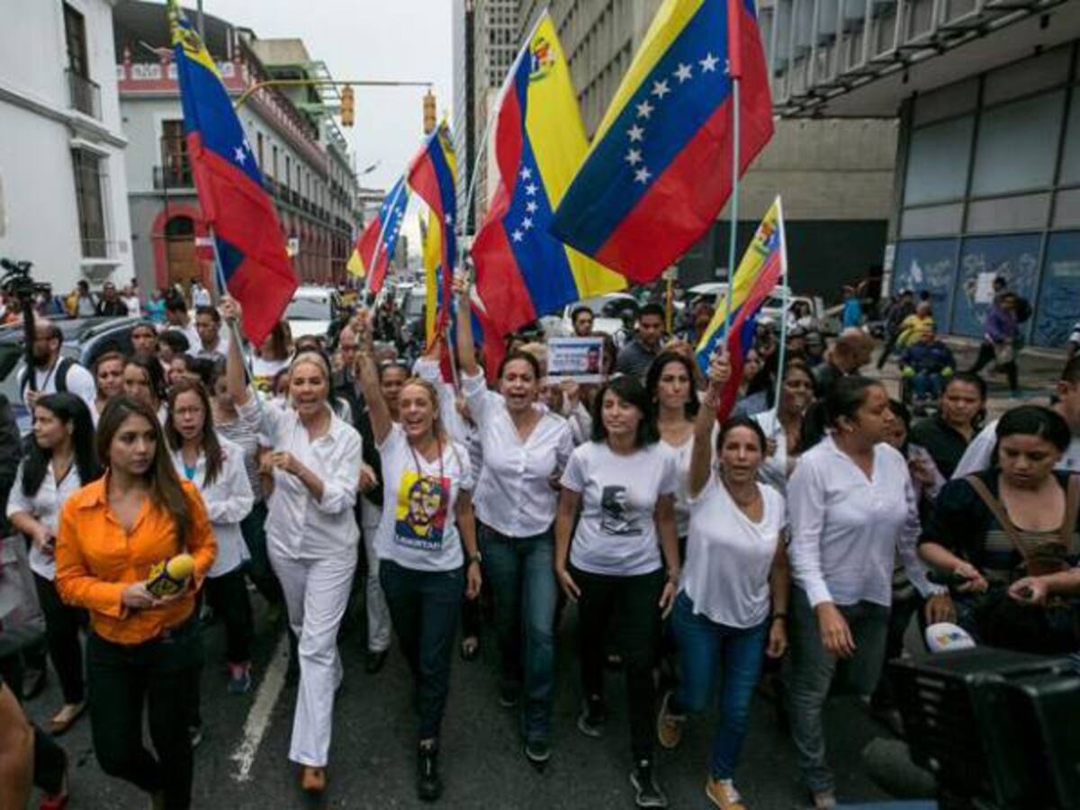 La oposición venezolana enfrenta un oscuro momento: The Wall Street Journal