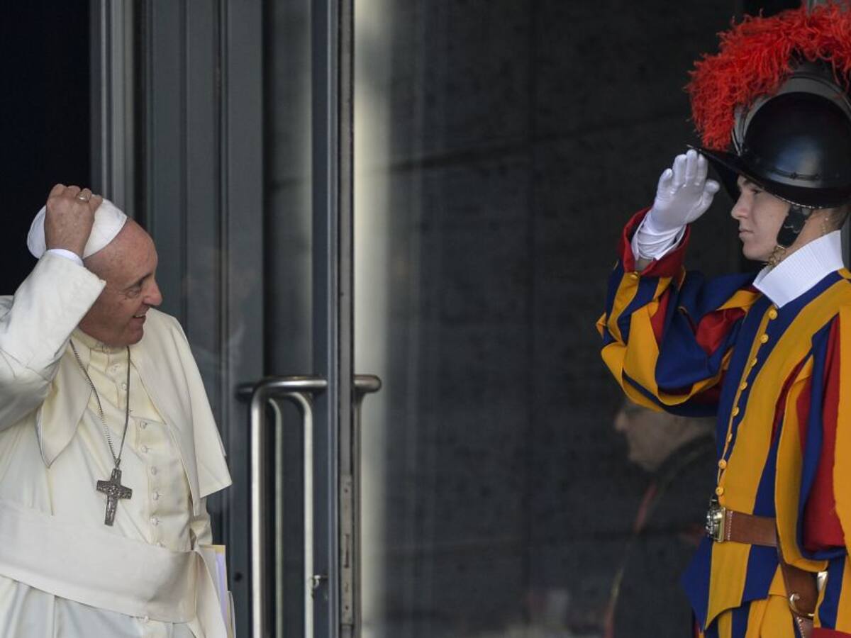 Crecen los contagios entre los guardias del Papa Francisco