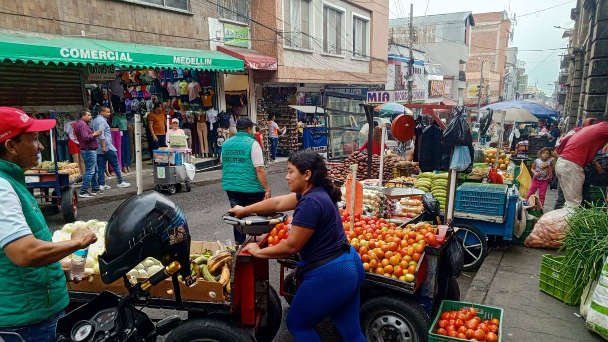 Andenes del centro de Bucaramanga están invadidos por 1200 negocios callejeros
