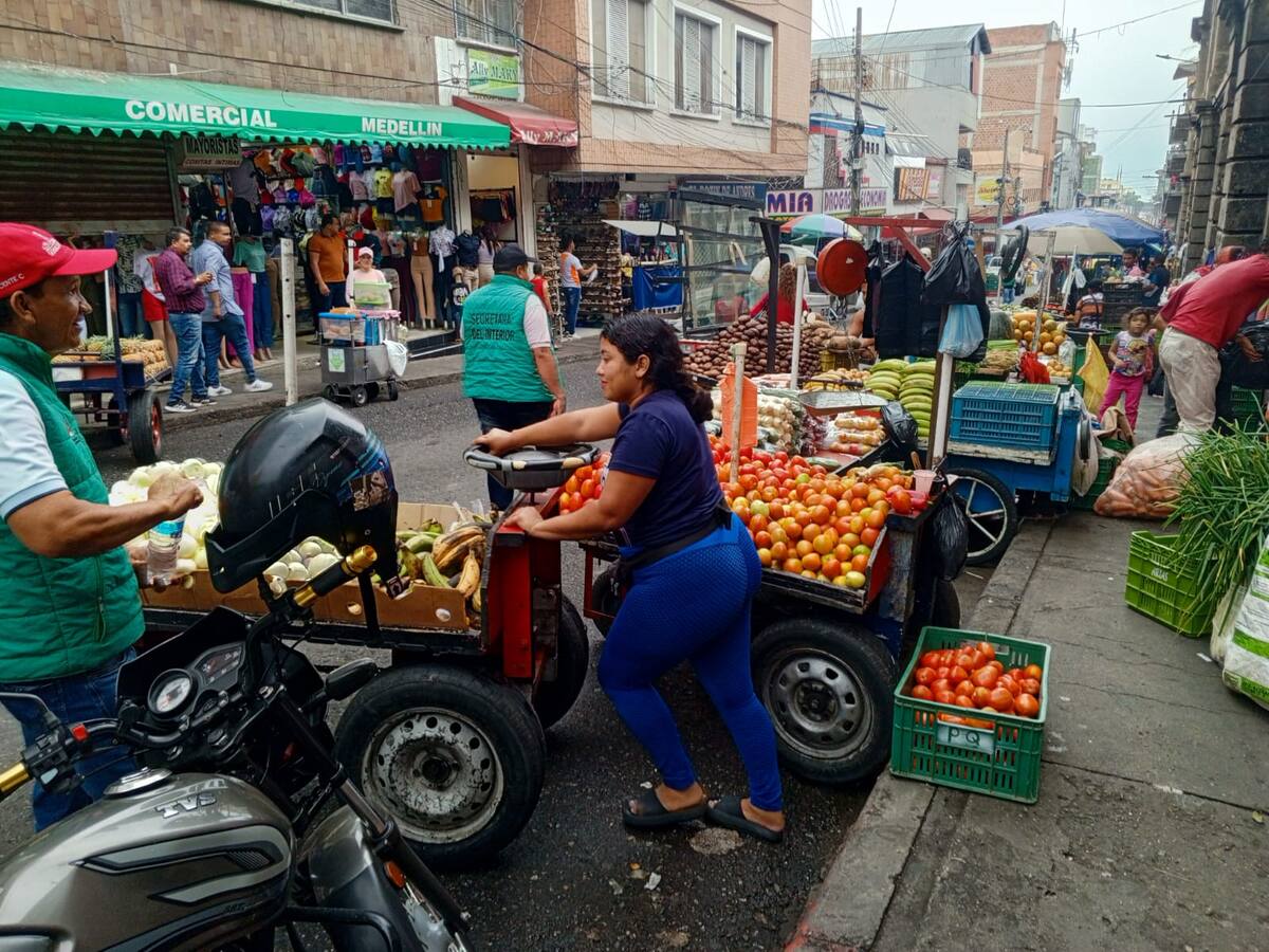 Andenes del centro de Bucaramanga están invadidos por 1200 negocios callejeros