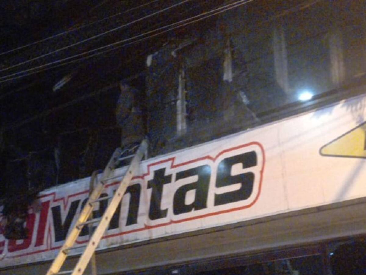 Bomberos de Cartagena apagaron incendio en local comercial de San Pedro