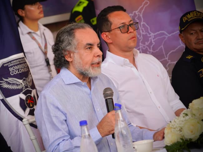 Armando Benedetti en visita a Soledad. Foto: @AABenedetti