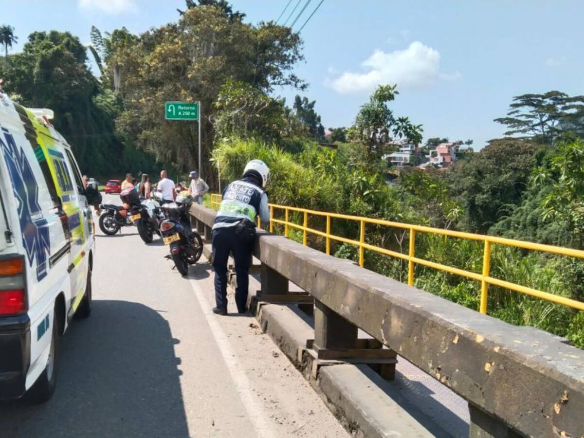 Resultó herido en su cabeza, tras accidentarse en su bicicleta en Manizales