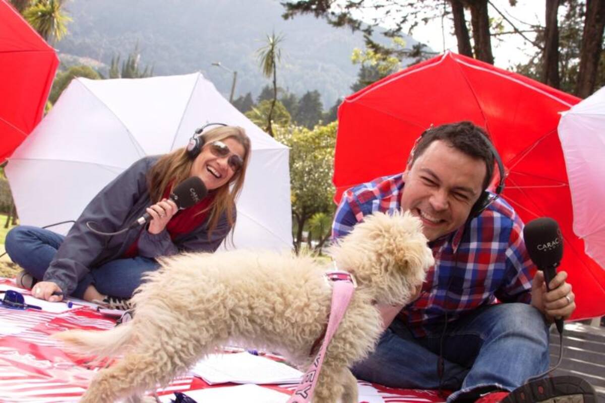 Andrés López mostrando el cariño con los animales que también asistieron al Picnic.