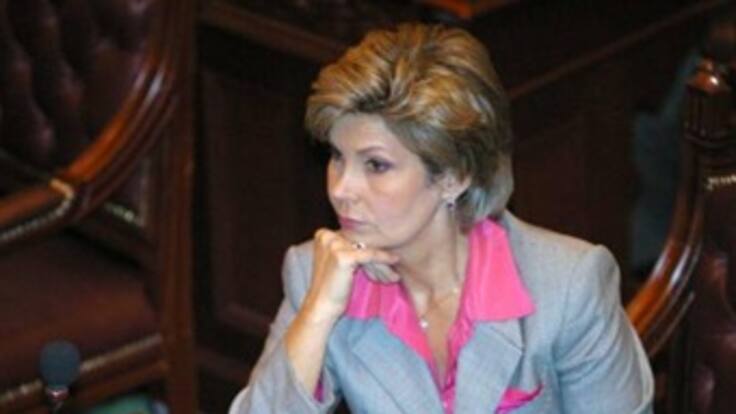 Piedad Zuccardi niega vínculos con paramilitares y dice que está coordinando su entrega