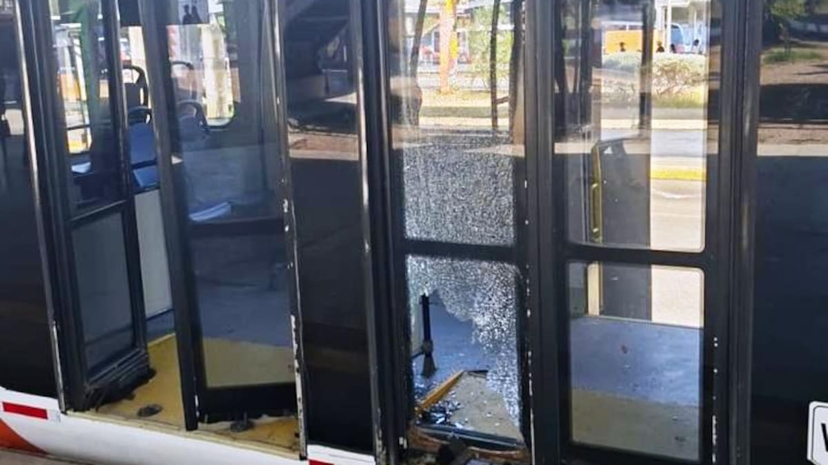 Ataque vandálico contra dos buses en el Patio Portal de TransCaribe