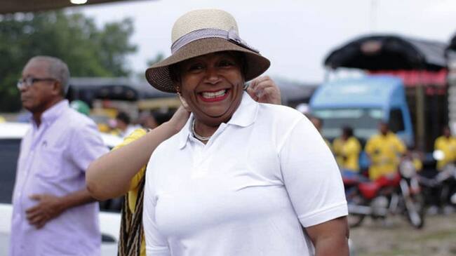 Los funcionarios y contratistas públicos aseguraron que les adeudan tres meses de sueldo