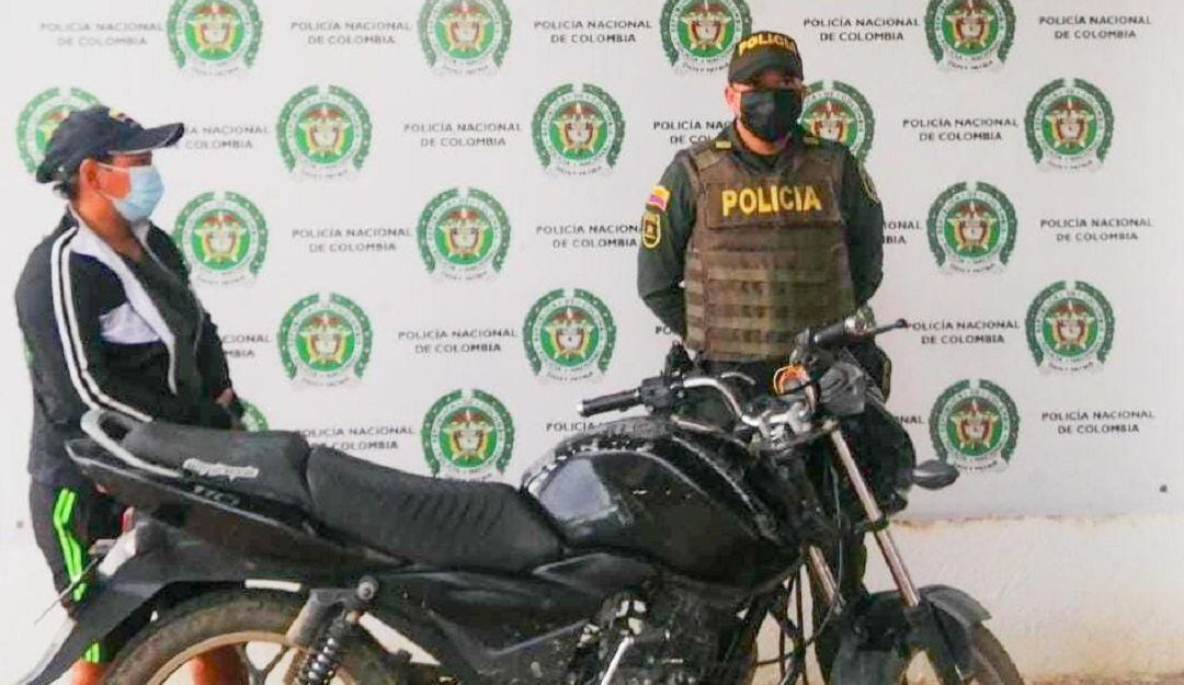 Tras el plan candado activado por la patrulla del cuadrante, los delincuentes dejaron abandonado el vehículo en una cancha