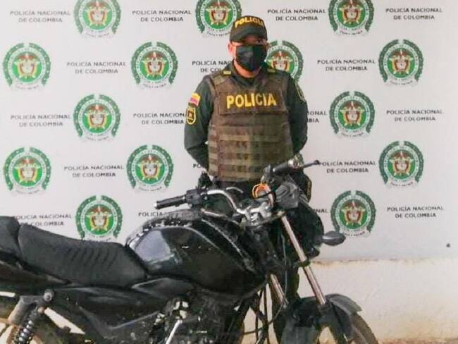 Tras el plan candado activado por la patrulla del cuadrante, los delincuentes dejaron abandonado el vehículo en una cancha